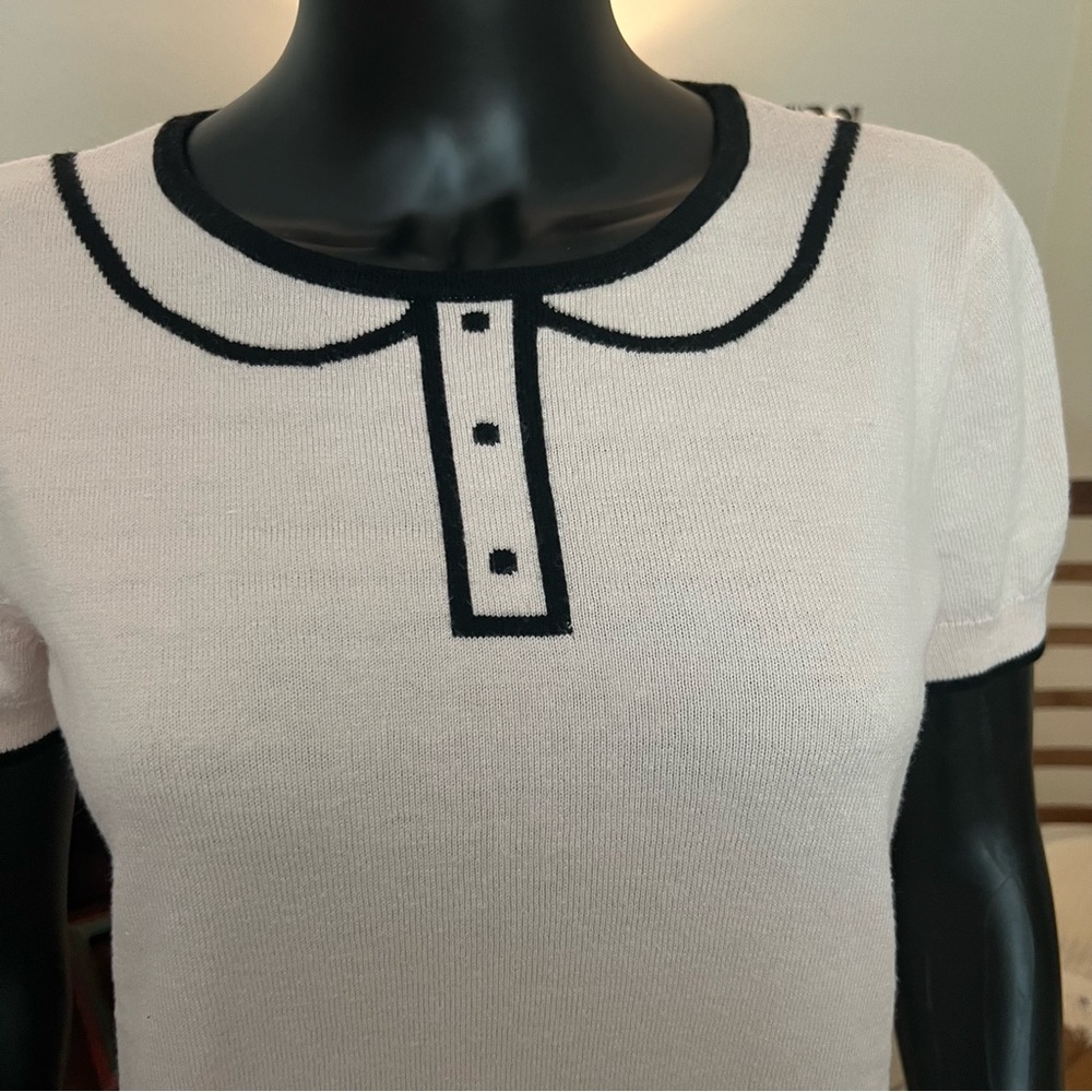 Adorable Short-Sleeve Knit Top in Light Pink with Black Trim